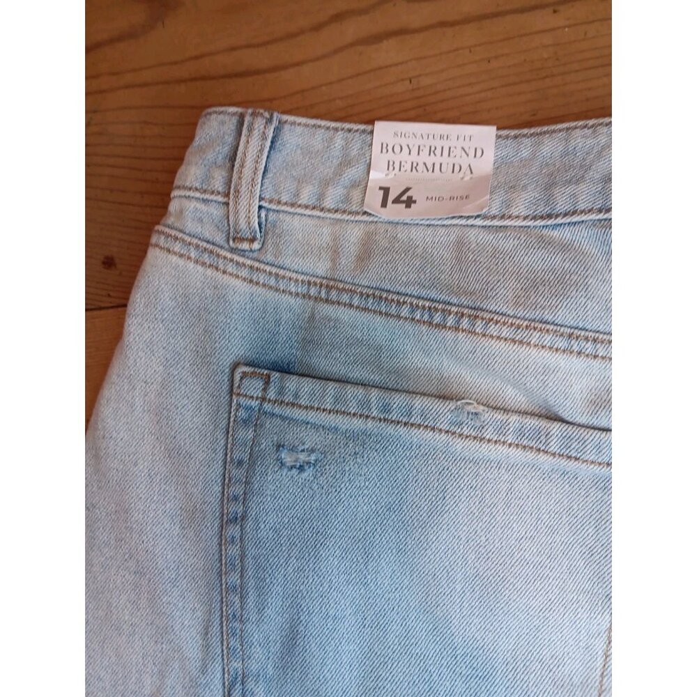 Lane Bryant Signature Fit Boyfriend Bermuda Jean Shorts Womens 14 Light Wash NWT - Picture 2 of 10